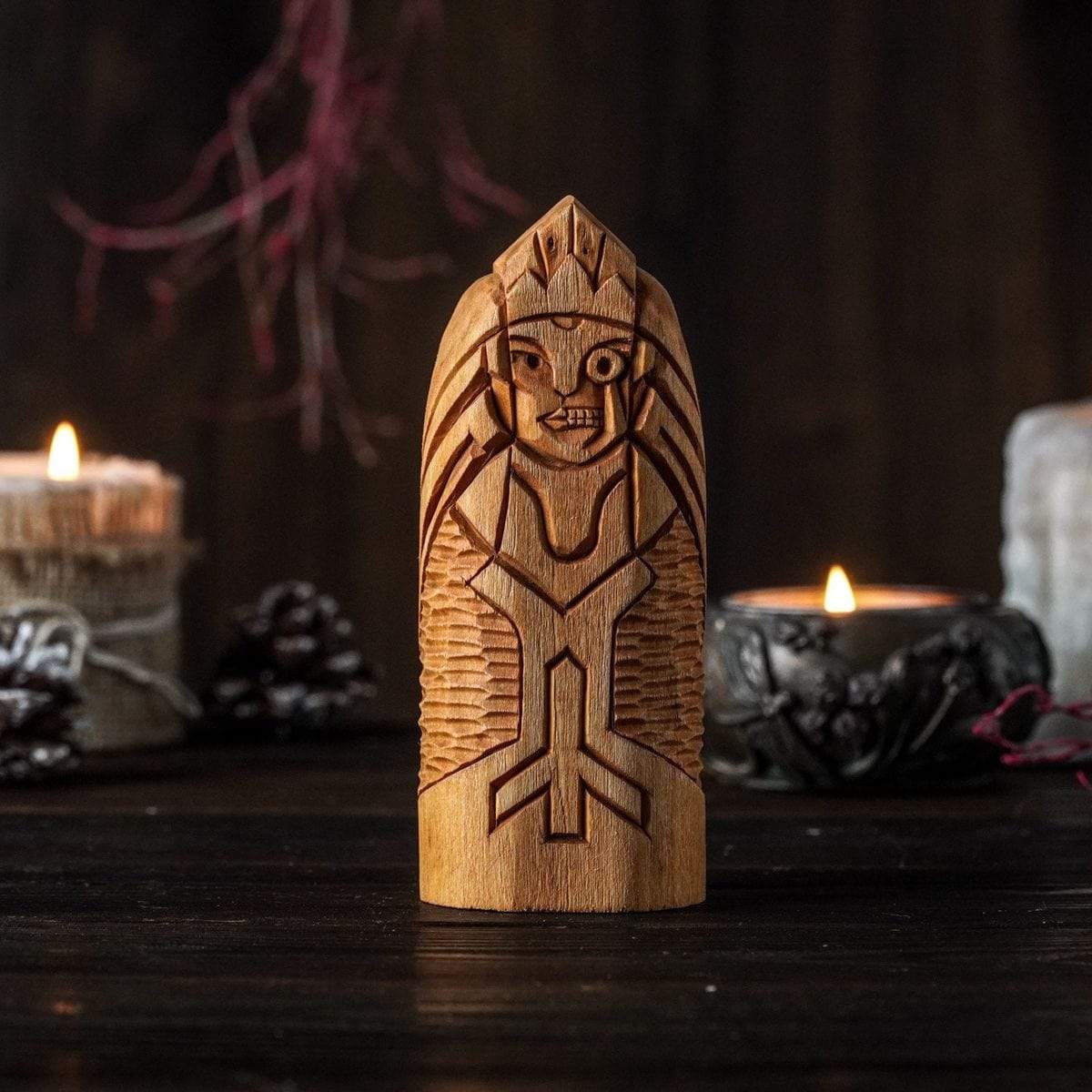 Statue en bois de Hel-HERITAGE VIKING
