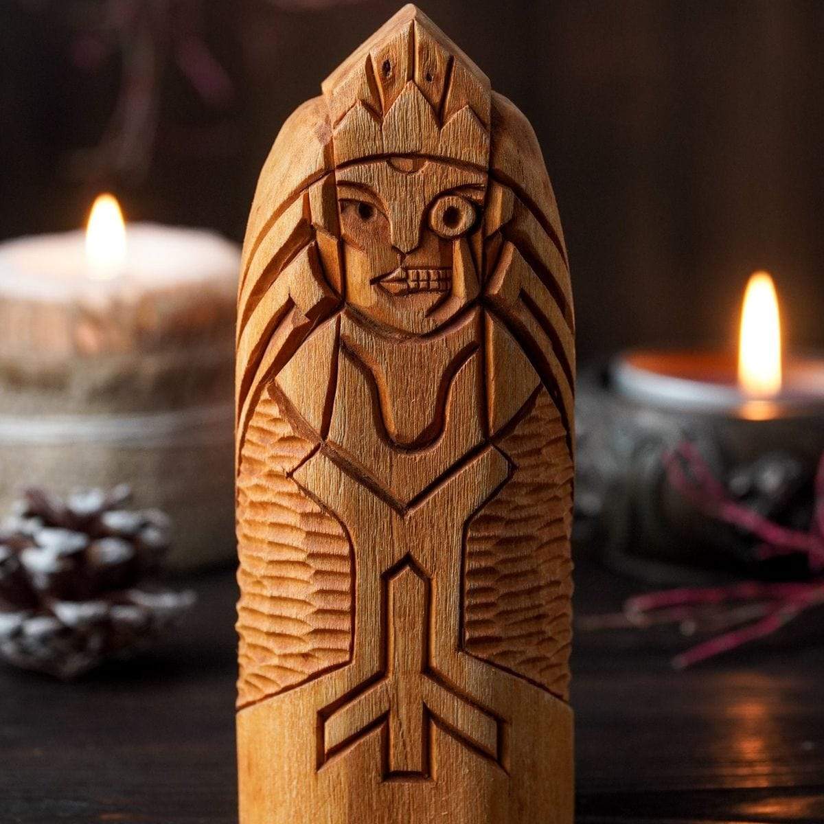 Statue en bois de Hel-HERITAGE VIKING